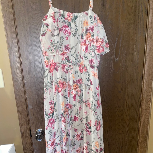 This beautiful high-low dress! - Picture 3 of 4